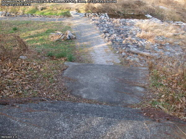 南立石公園町(別府市) 西別府団地の手前で河川敷へ下る