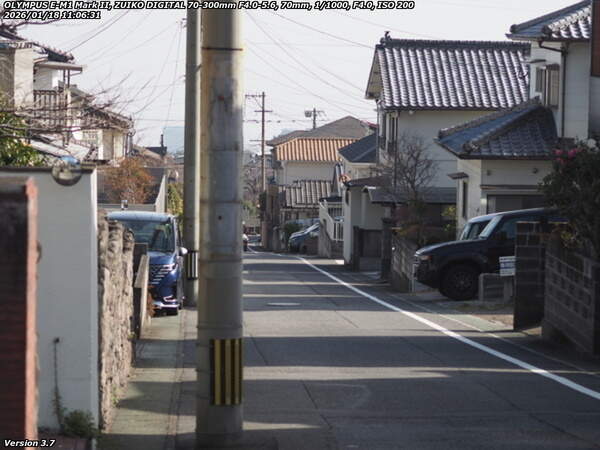 鶴見園町(別府市) 鶴見園町の住宅地を下る