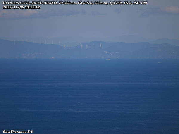 南立石板地町(別府市) 四国の佐田岬にある発電用風車が見えている