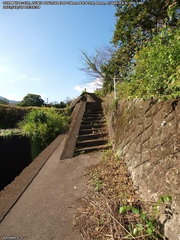 境川(別府市) 古戦場橋のすぐ上流の階段
