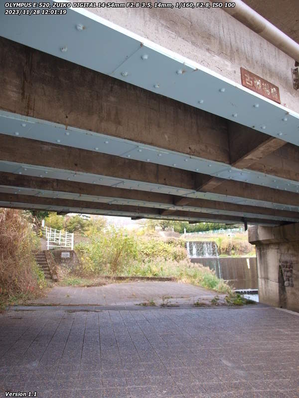 境川(別府市) 古戦場橋をくぐり右岸の階段で南立石公園へ