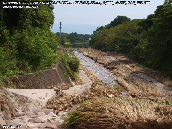 境川(別府市) 河川敷広場に生い茂っていた草が台風による大雨で流されている