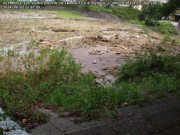 南立石公園(別府市) 河川敷広場の雑草が台風による大雨で一掃されている